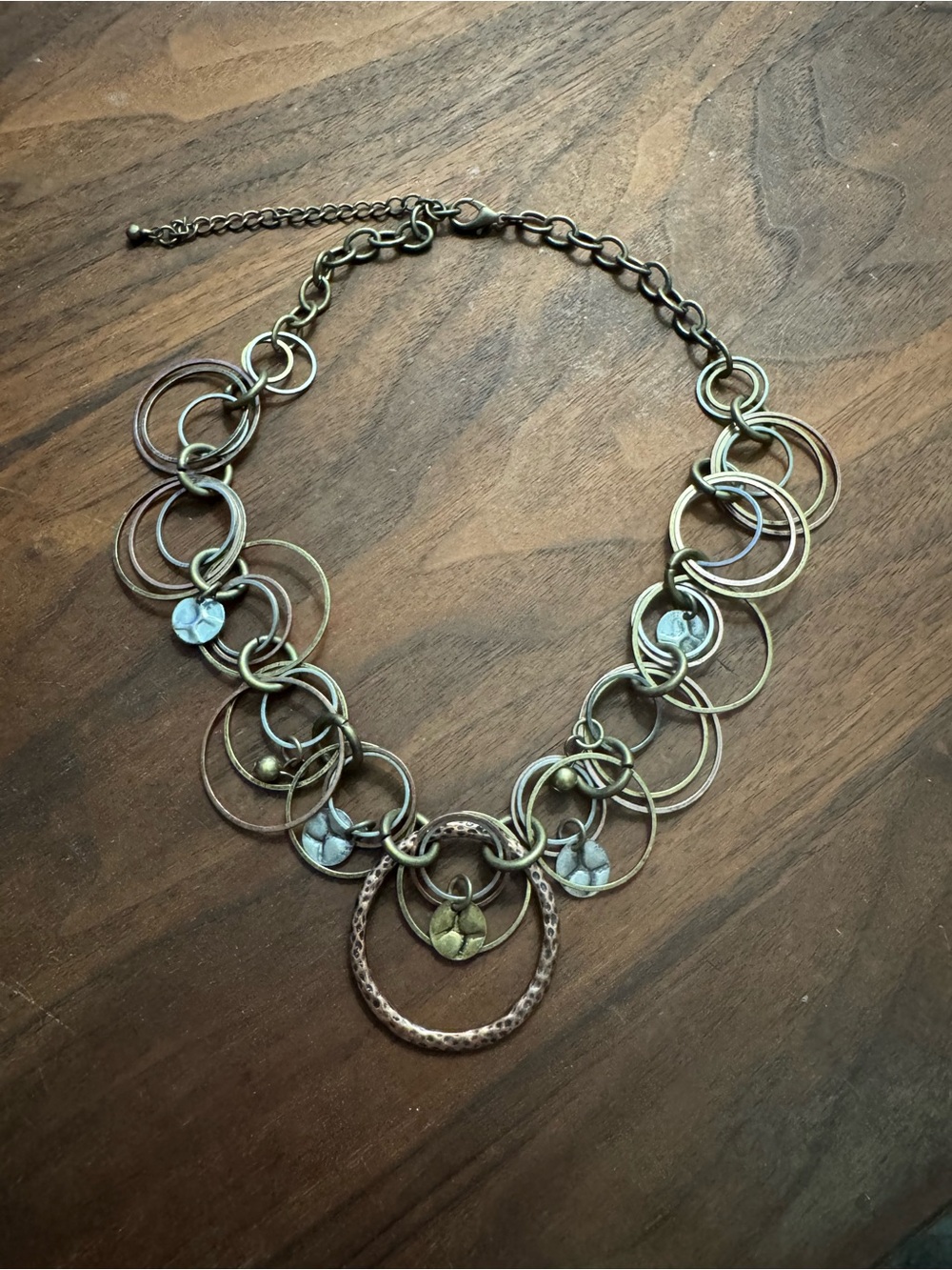Tri-toned Interlocking Circle Loops Necklace w/Hammered Pendant *READ*